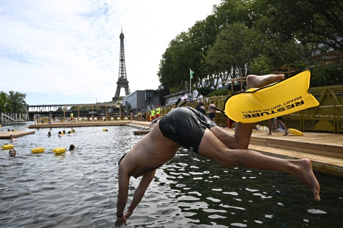 Seine reopens to Paris swimmers after century-long ban