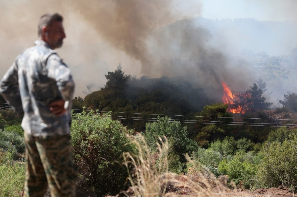 Syria fights fires for fourth day as Jordan sends help