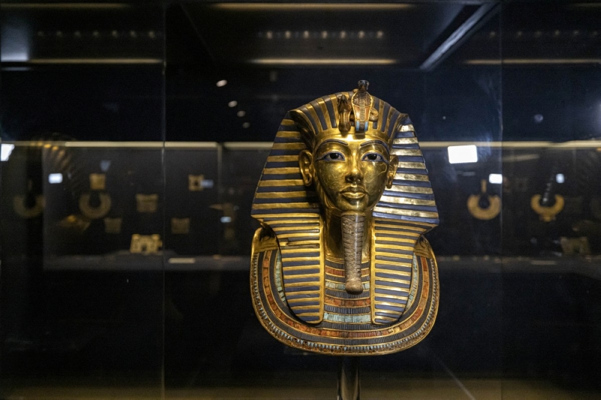 Egyptian conservators give King Tut's treasures new glow