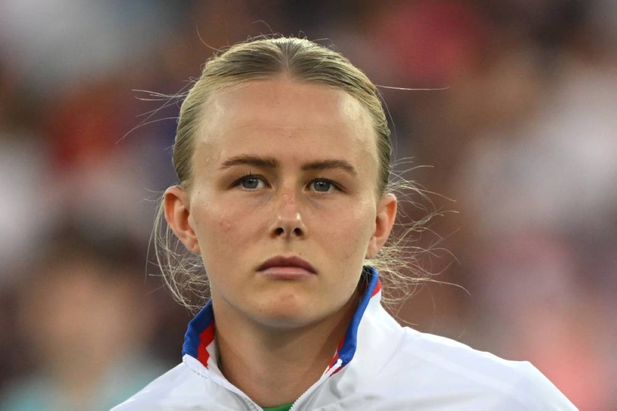 England's new keeper Hampton shines with deft pass against Dutch