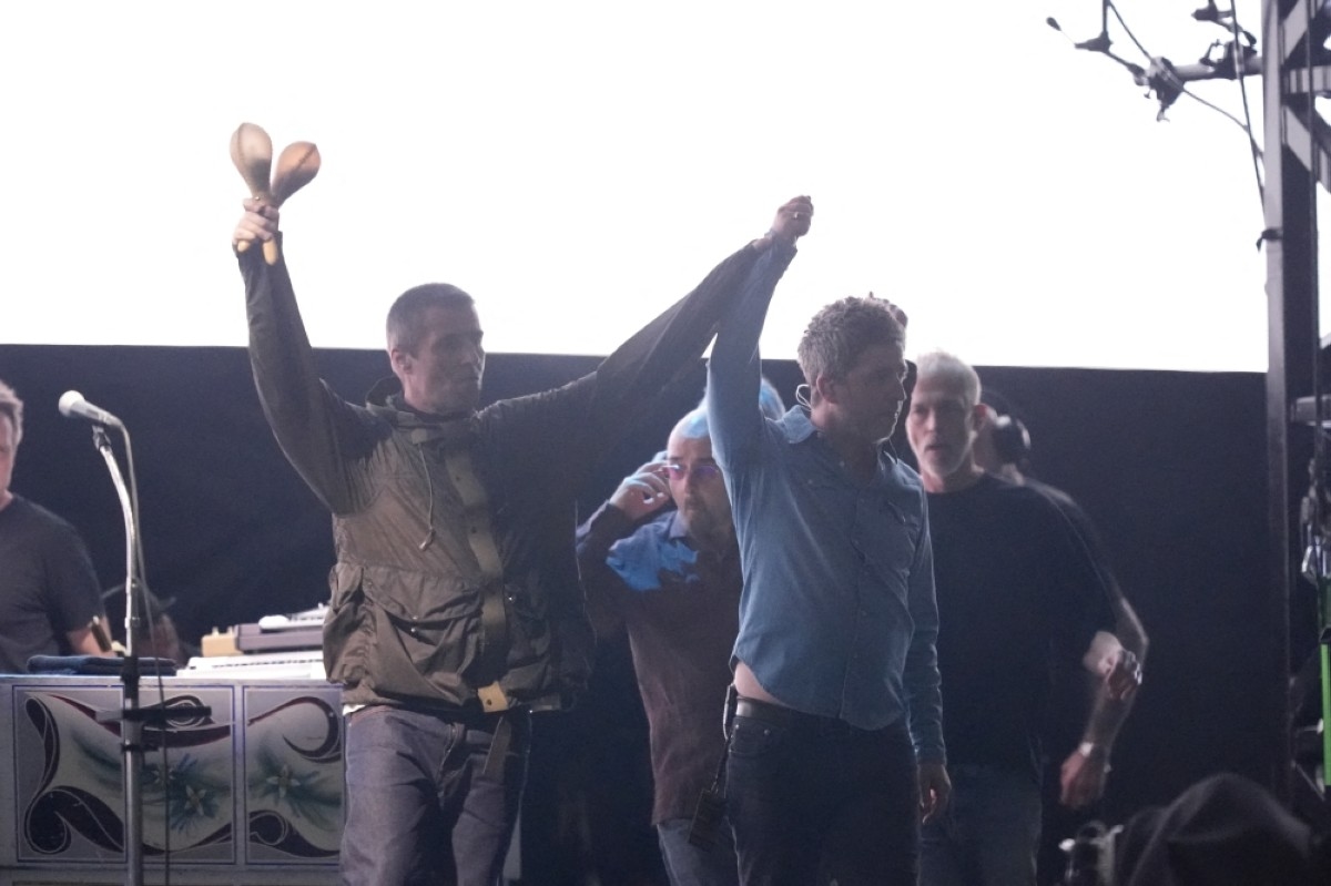 Manchester gives hometown heroes Oasis rapturous reception