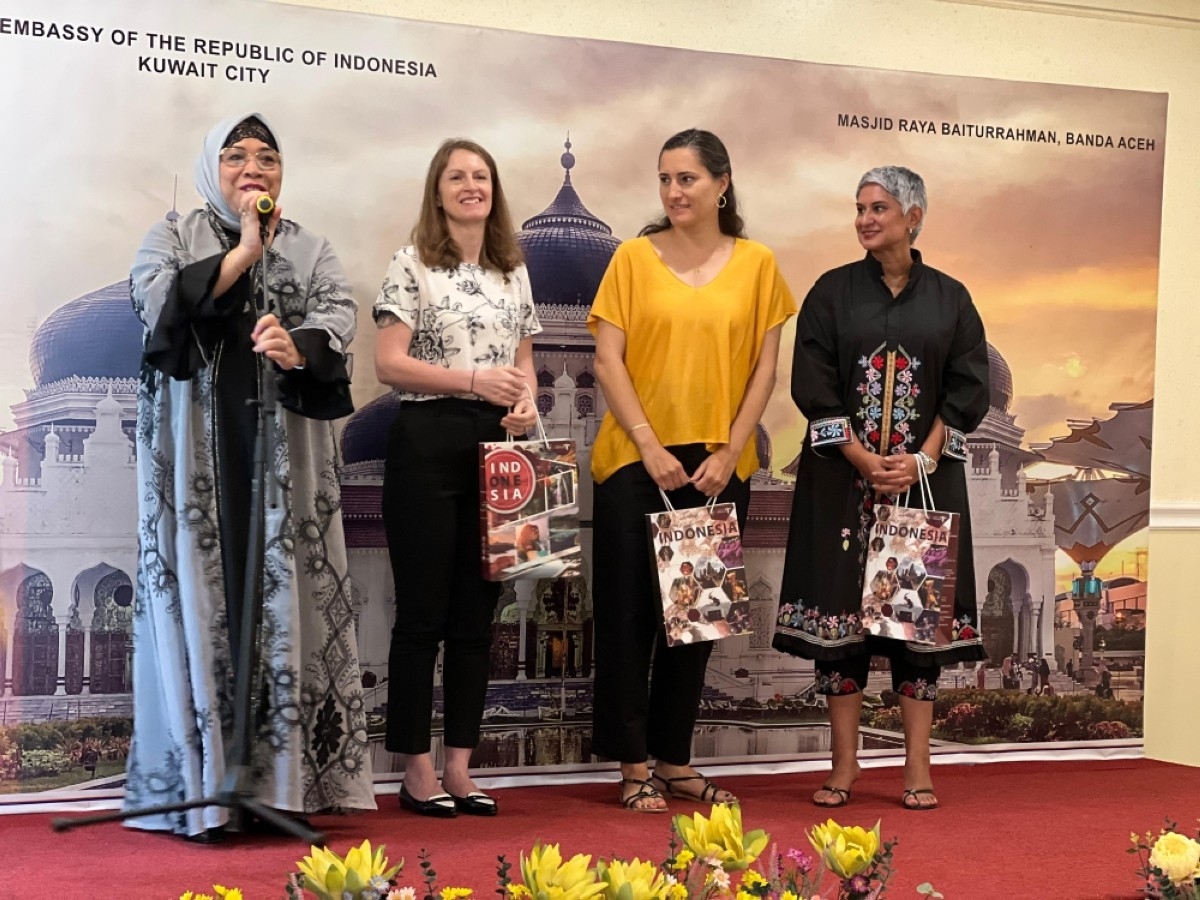 Kuwait bids farewell to four women diplomats