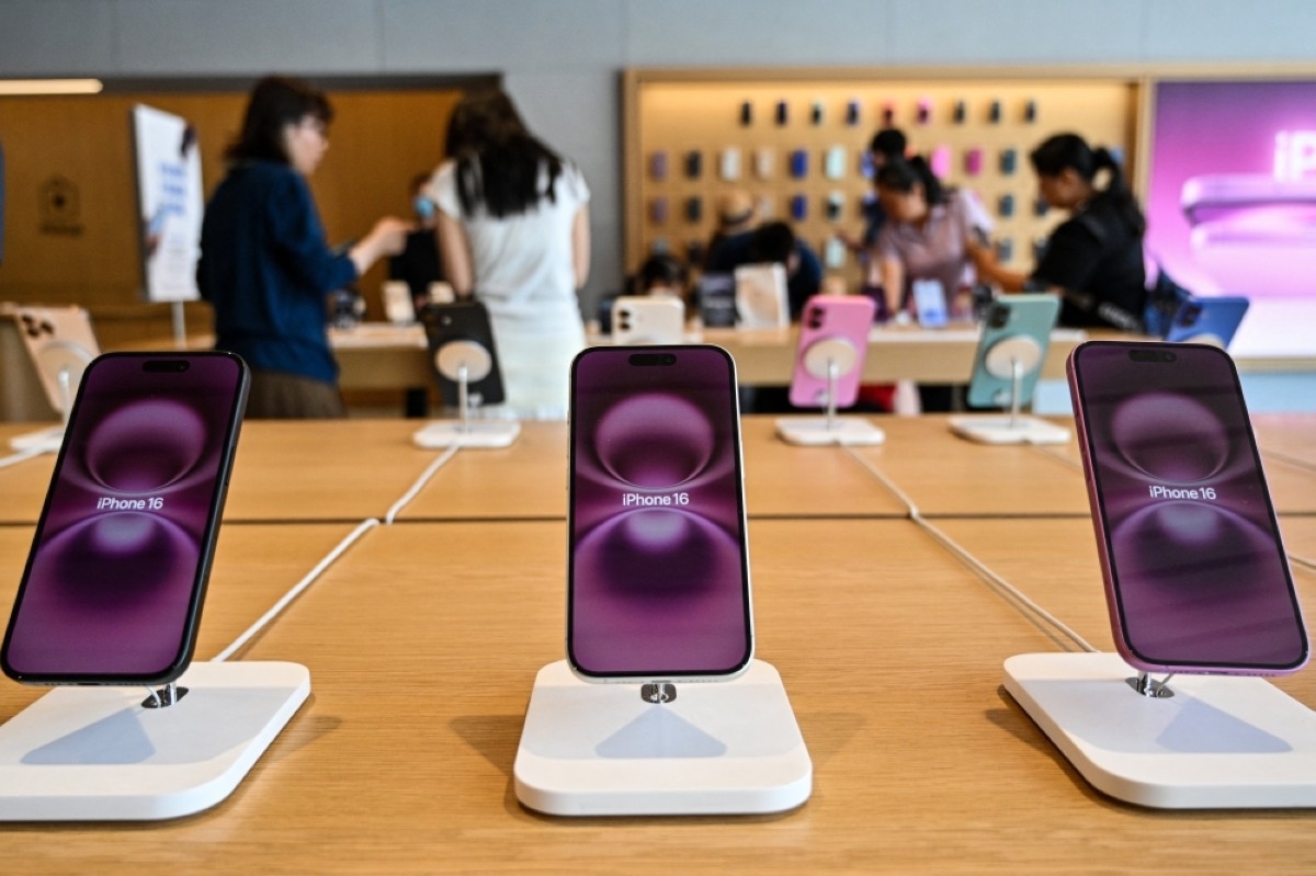 Apple profit beats Q2 forecasts on solid iPhone sales