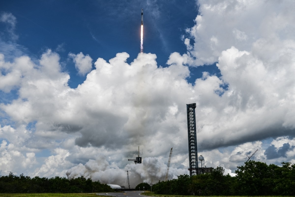 SpaceX Crew Dragon docks with Int'l Space Station
