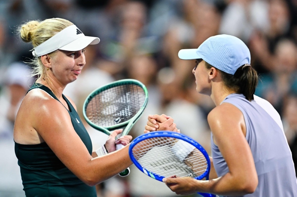 Swiatek crashes out of WTA Canadian Open, Osaka races through