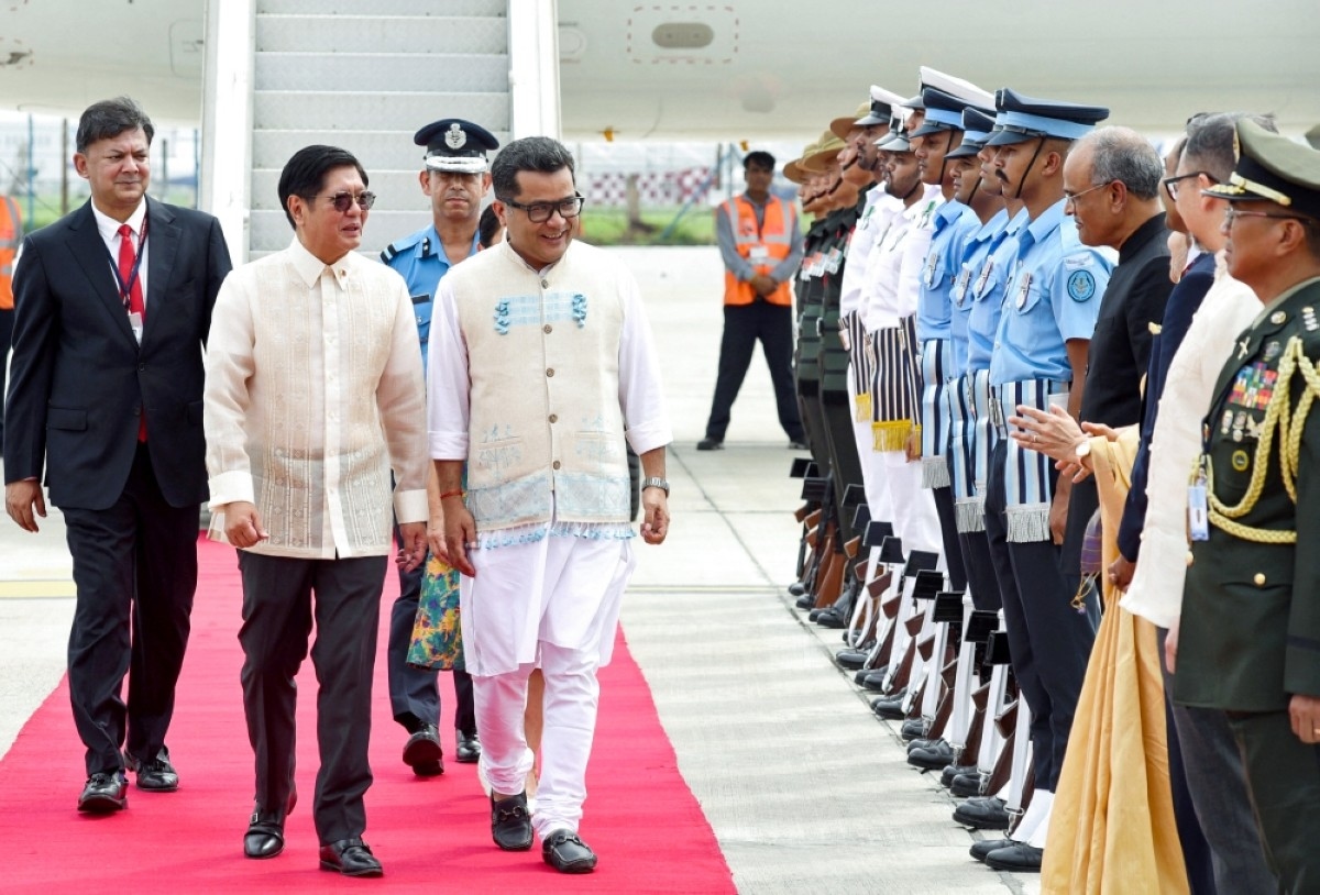 Philippine and Indian navies begin first joint South China Sea patrols