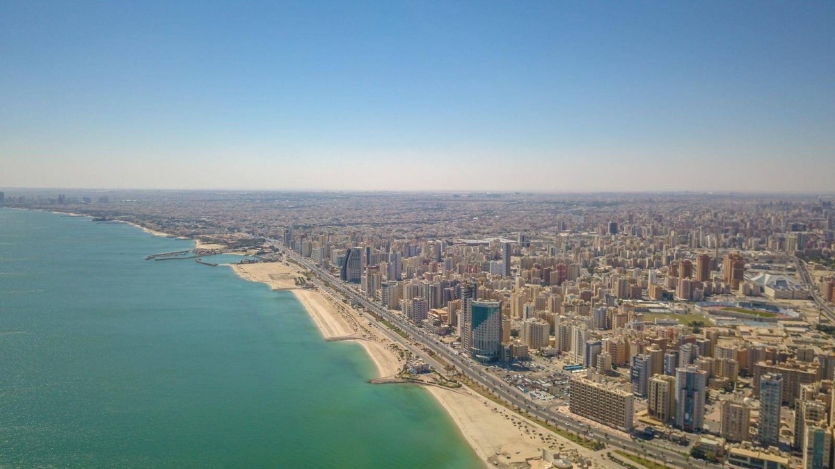 Hot and humid weather with chances of light fog and scattered rain at the end of the week