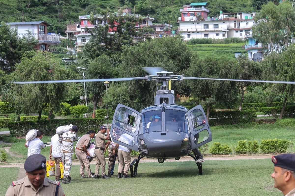 Helicopters rescue people stranded on key India pilgrim route