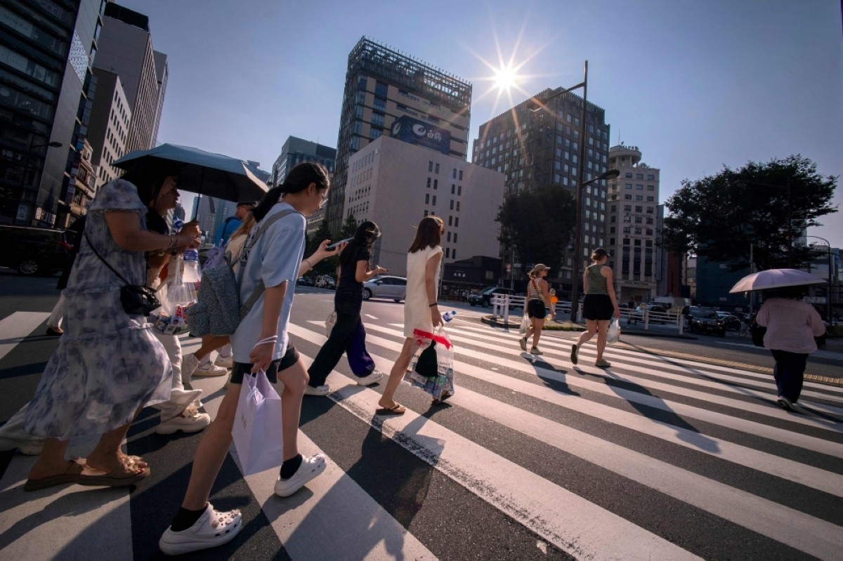 Japan population sees record drop