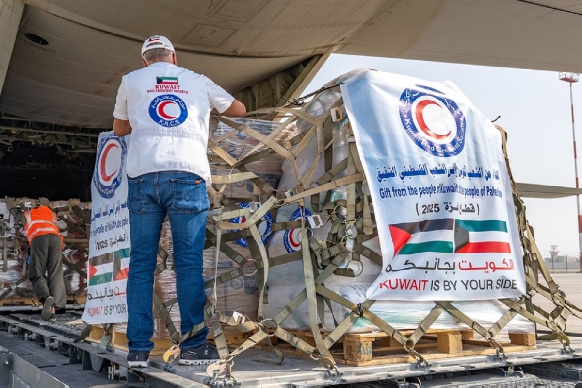 Kuwait sends 10 tons of food in first relief flight to Gaza