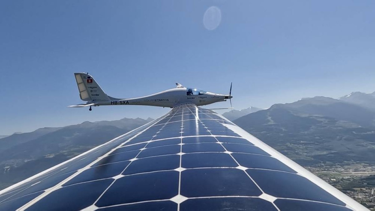 Swiss pilot surpasses solar-powered plane altitude record