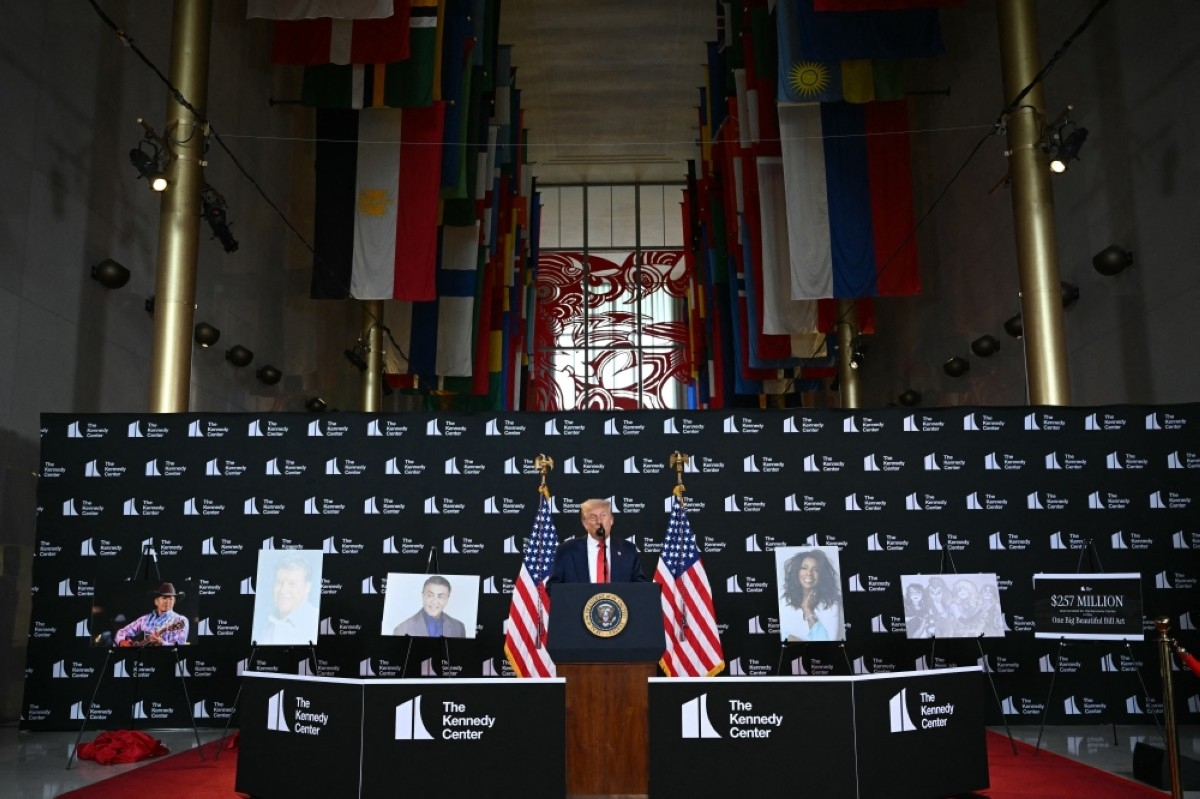 Trump names Stallone, Straitamong Kennedy Center honorees