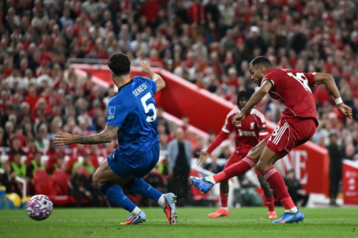 Liverpool strike late to beat Bournemouth, Jota remembered in Premier League opener