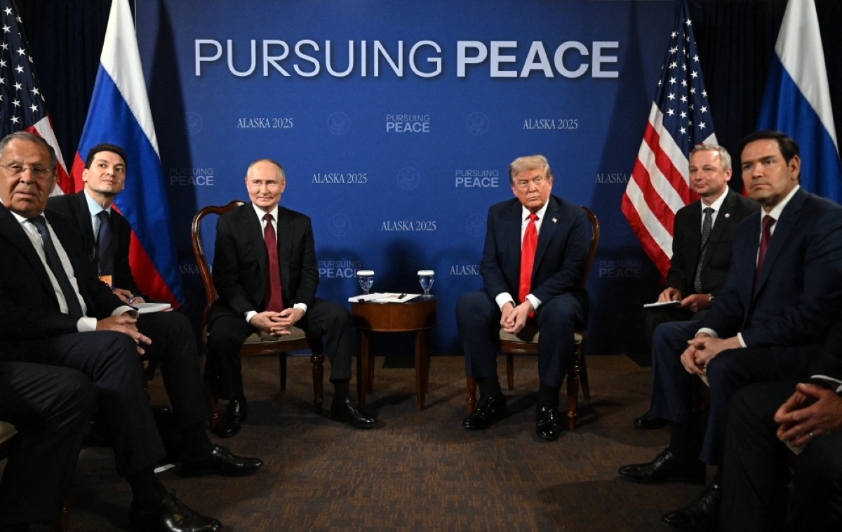Zelensky braces for perilous Trump talks