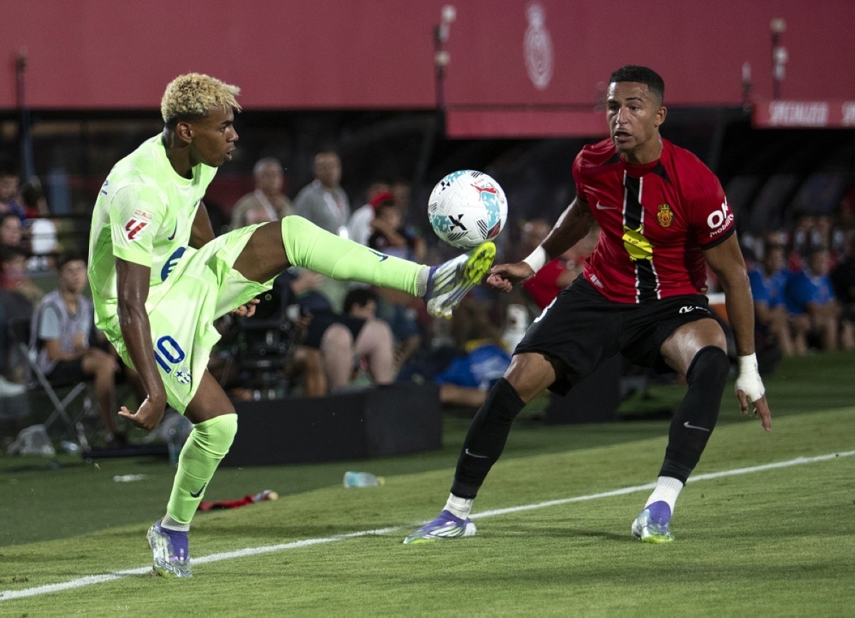 Barcelona open Liga title defence stroll past Mallorca