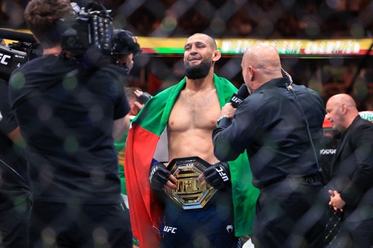 Khamzat Chimaev dominates Driscus Du Plessis to win title