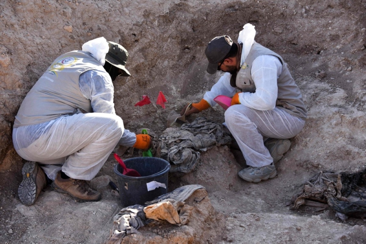 Iraq starts work on IS mass grave