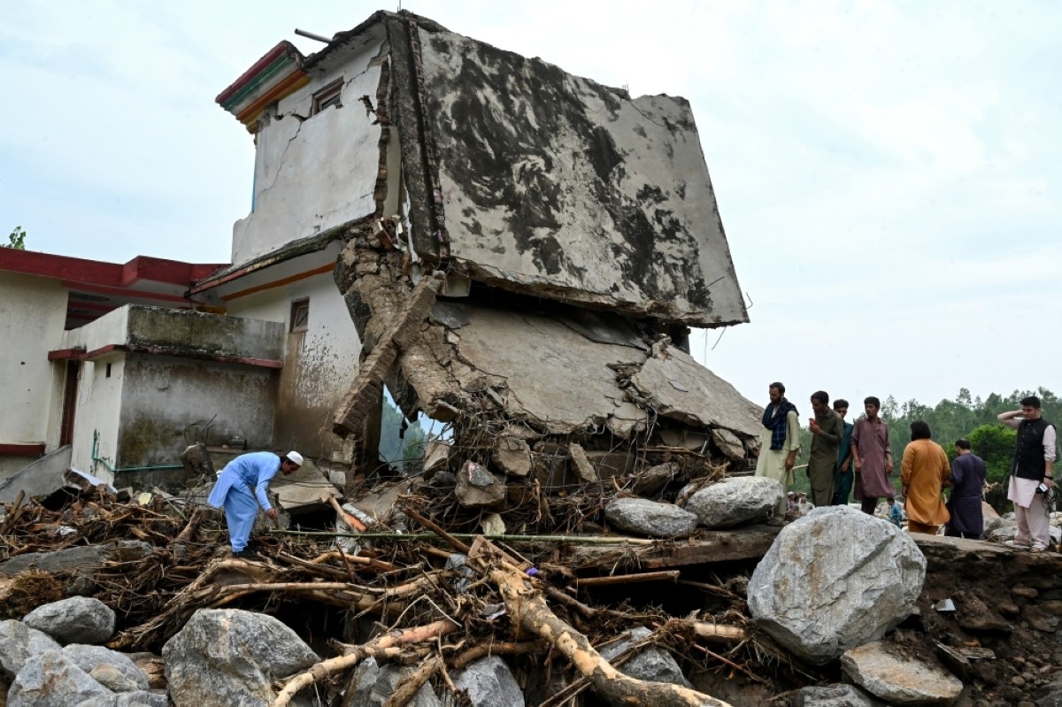 Pakistani villagers scared to go back home after floods