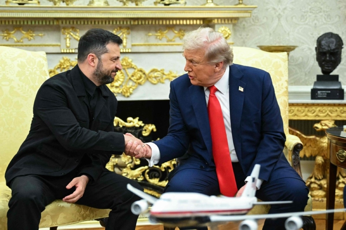 Trump welcomes Zelensky, rejects urgent ceasefire