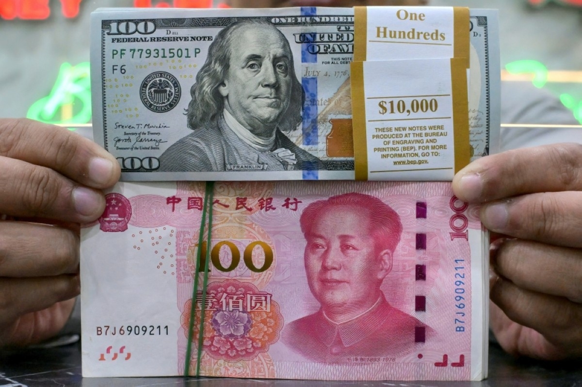 China to consider yuan internationalization plan later this month