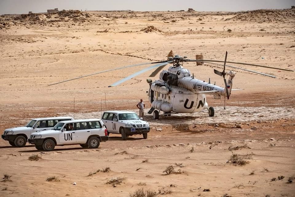 البوليساريو تصعد: اعتراض شاحنات 'المينورسو' وتهديد عناصرها بالرصاص في خطوة خطيرة شرق الجدار الأمني..