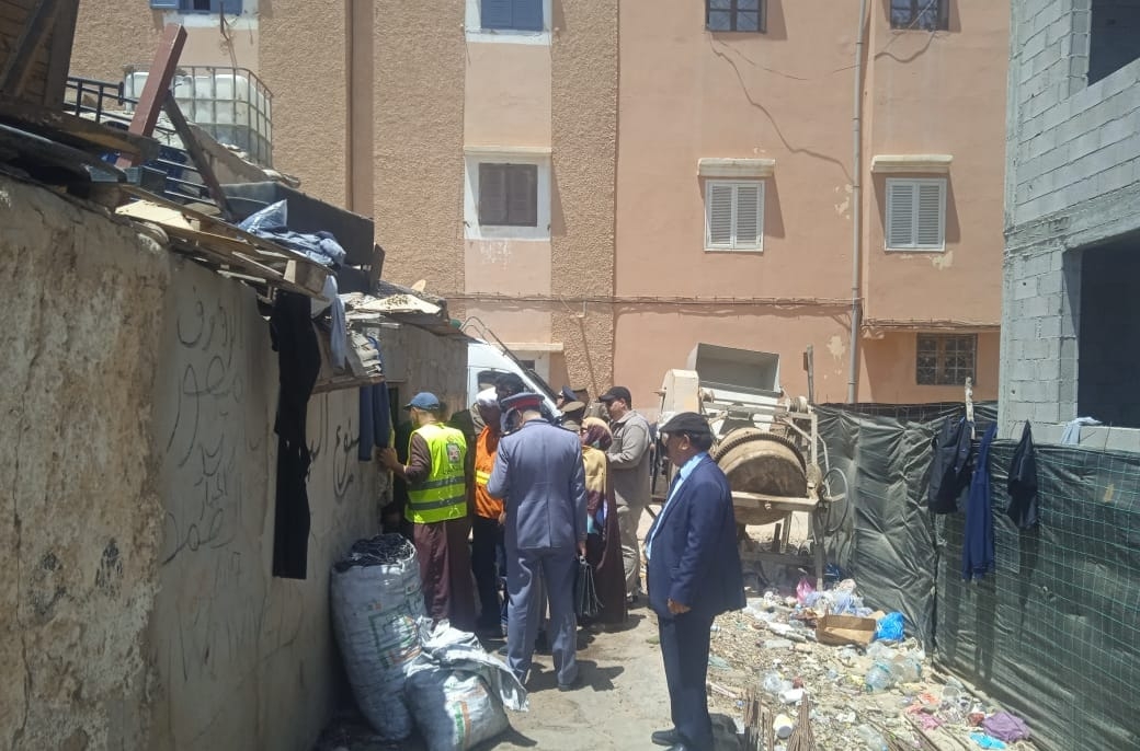 حملة تفتيشية تسفر عن ضبط لحوم فاسدة وخروقات صحية خطيرة بأحد محلات الجزارة في العيون