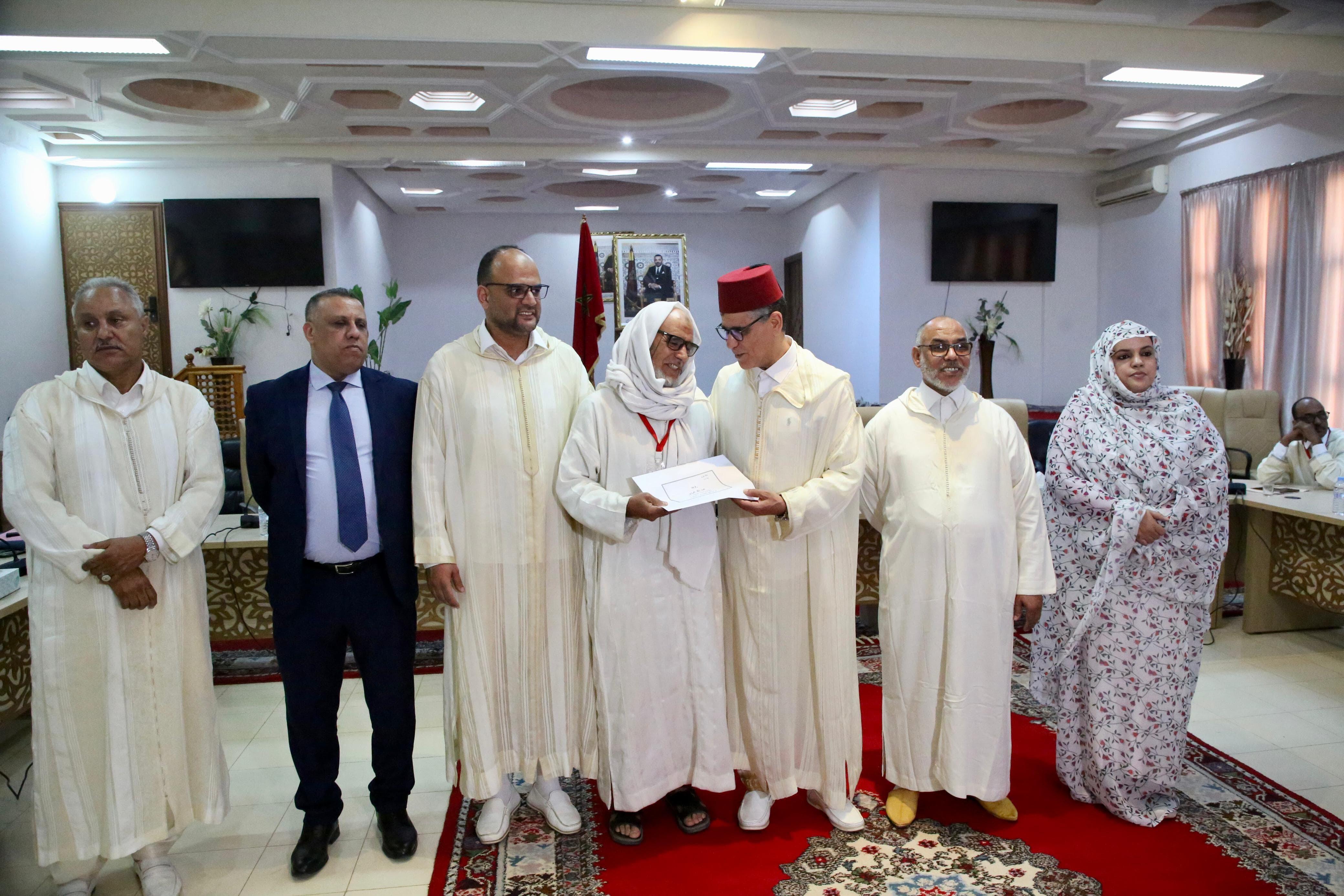 في حفل رسمي وروحاني.. السمارة تودع حجاجها وتؤكد الالتزام بالقيم المغربية