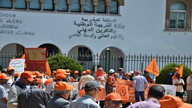 نقابة تعليمية: الوزارة تلتف على مطالب الأساتذة وتجر المدرسة إلى مستنقع التفاهة