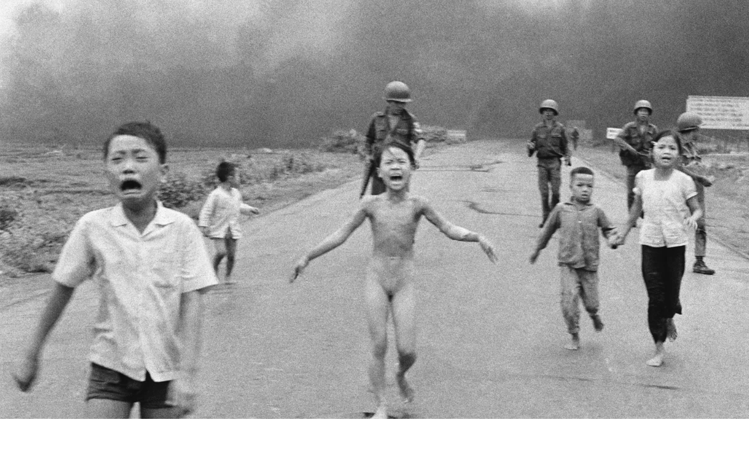أشهر صورة في القرن العشرين بلا توقيع.. من وثق صرخة فتاة 'النابالم'؟