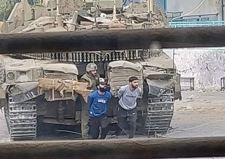 أكبر وكالة أنباء أمريكية: قادة في الجيش لإسرائيلي يأمرون باستخدام فلسطينيين دروعا بشرية (شهادات)