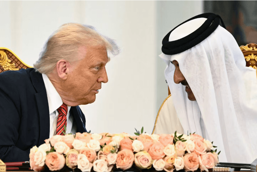 قطر تقول إنها أهدت طائرة للرئيس الأمريكي بدافع 'الحب'.. وترامب يعتبر نفسه غبيا إذا لم يقبل الهدية