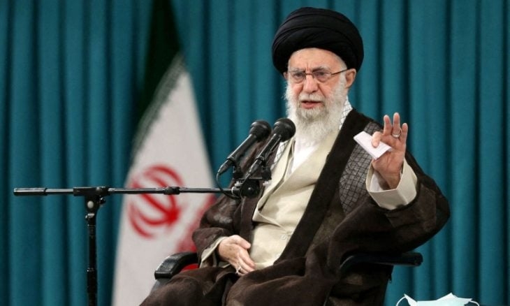 وزير الدفاع الإسرائيلي: 'لا يمكن السماح ببقاء' خامنئي