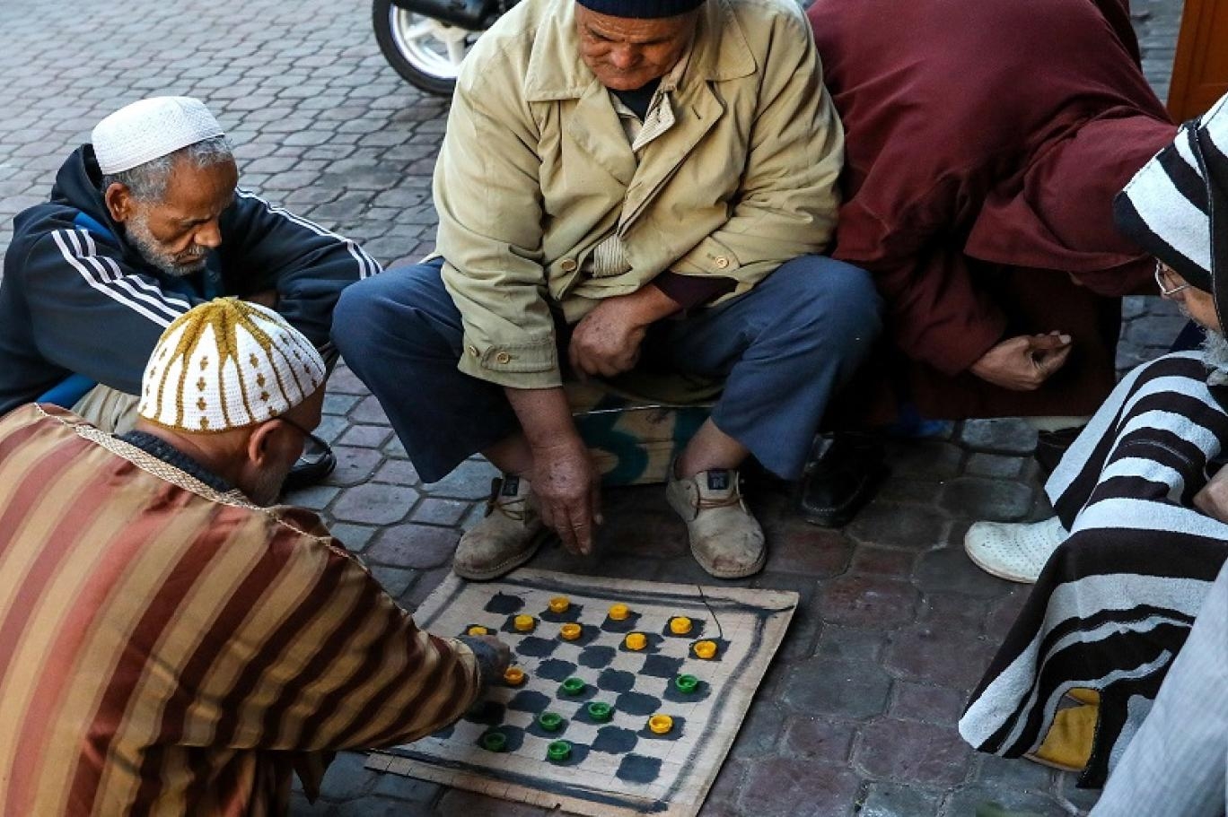 تقرير: أكثر من 7 ملايين مغربي لا يستخدمون واتساب أو فيسبوك أو أي منصة تواصل اجتماعي
