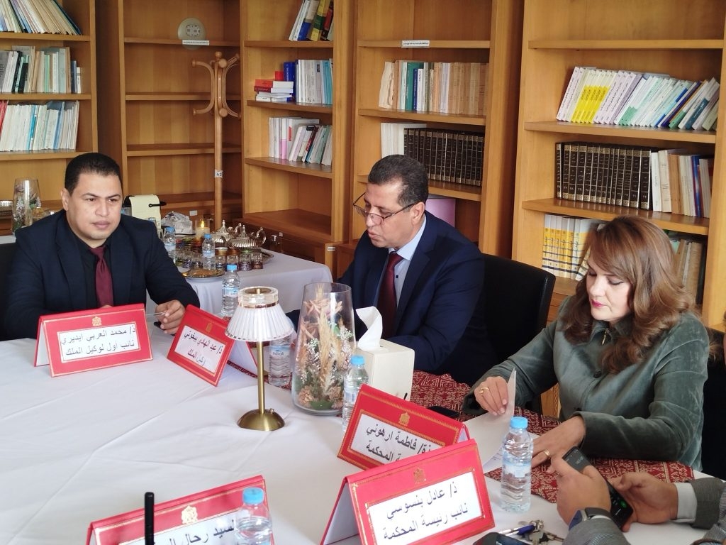 المحكمة الابتدائية بالعرائش تنظم مائدة مستديرة حول السلامة الطرقية