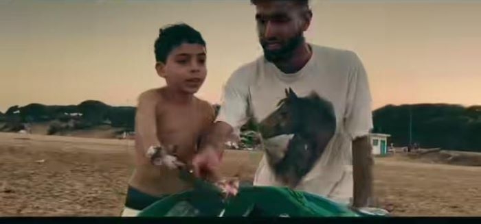 طفل في العاشرة يطلق صرخة بيئية مؤثرة في فيلم قصير: 'صْقتي مع البحر'