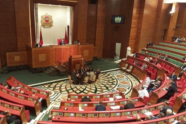 ' المستشارين'.مسؤولون حكوميون وخبراء يناقشون قضايا الاستثمار والتشغيل