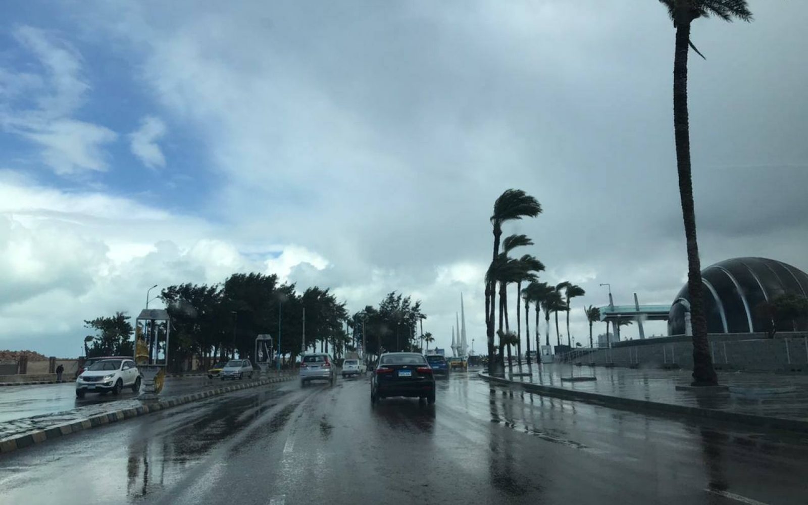 طقس مضطرب يقترب.. أمطار رعدية ورياح قوية بعدد من مناطق المغرب