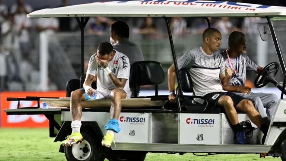 نيمار يصاب مجددا في أول مشاركة له كأساسي مع سانتوس