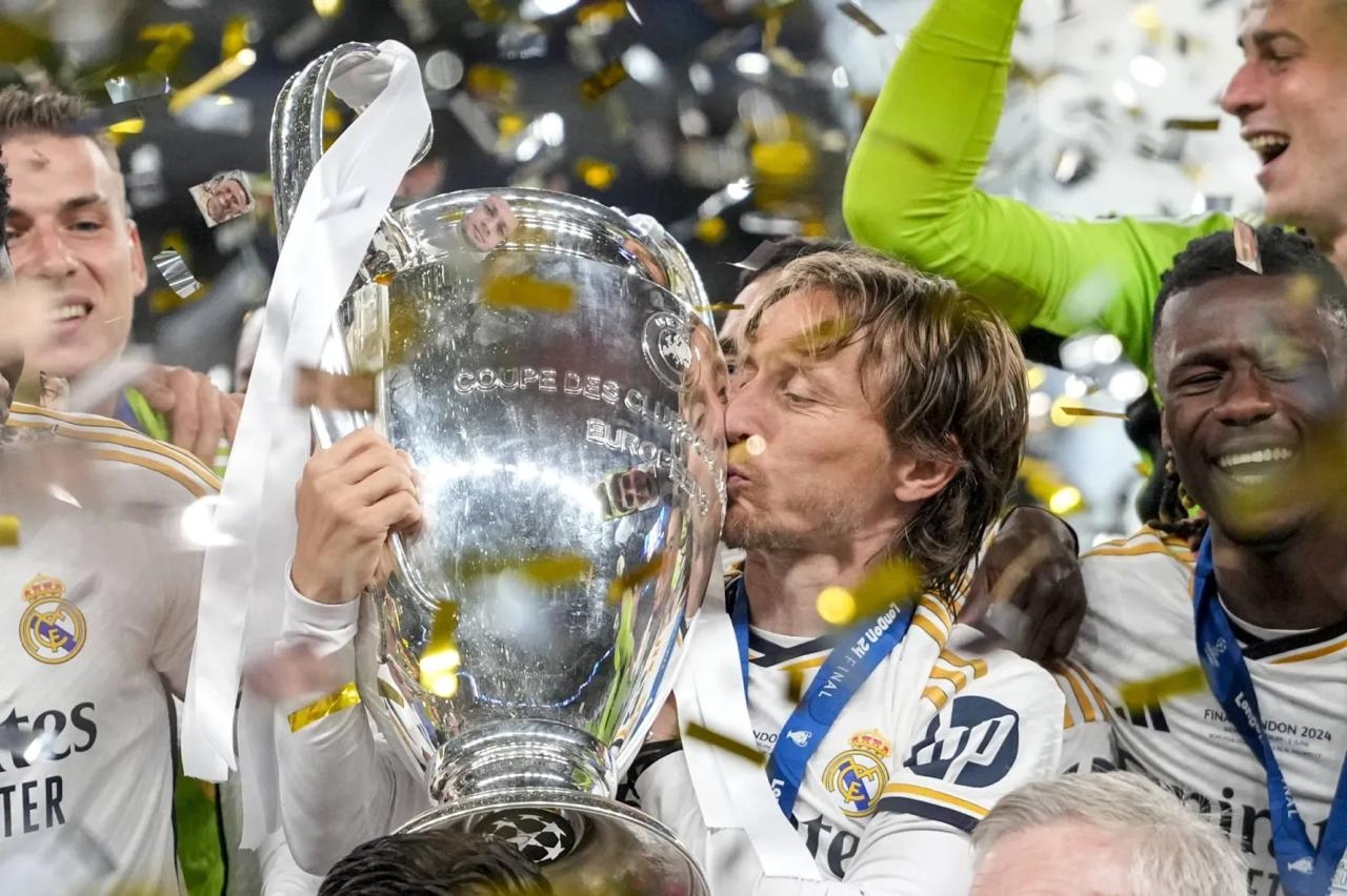 الأسطورة لوكا مودريتش يودّع ريال مدريد برسالة مؤثرة
