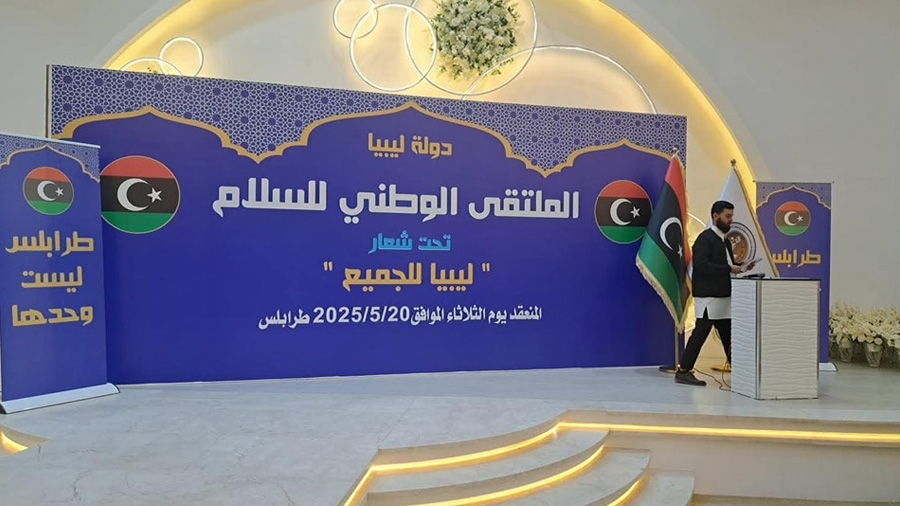 ممثلون عن بلديات يطالبون برحيل الحكومة، ويحملون الرئاسي مسؤولية الأوضاع