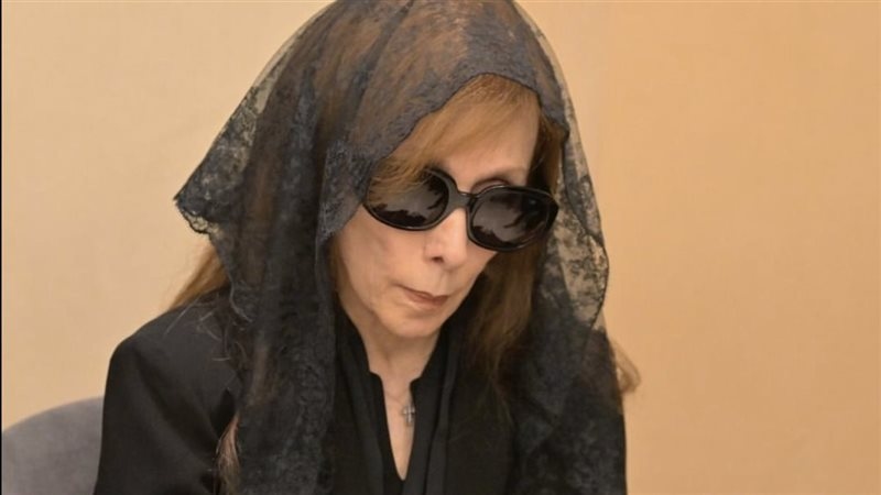 4 مرات نادرة ظهرت فيها فيروز قبل وفاة زياد الرحباني: فيديو أثناء كورونا وصورة مع أبنائها الثلاثة