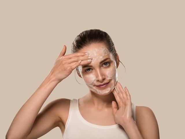 How Salicylic Acid Face Wash Clears Acne and Prevents Breakouts
