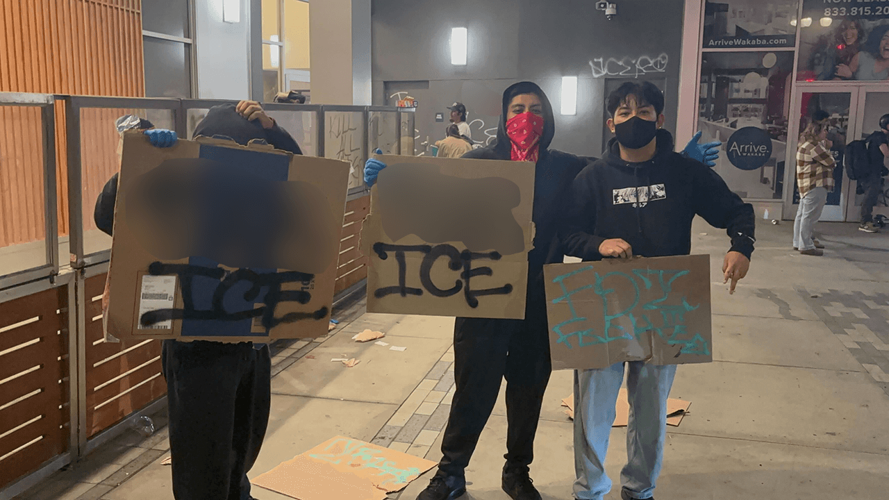 Marines en route to Los Angeles as anti-ICE protesters block roads, contest police