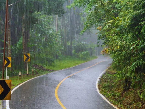 Heavy rain raises water level in Nethravathi River in Dakshina Kannada district, people evacuated