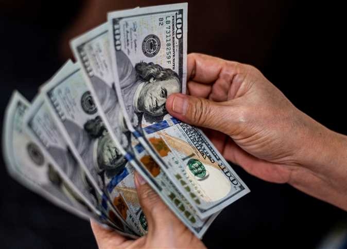 الدولار يواصل التراجع أمام العملات الرئيسة