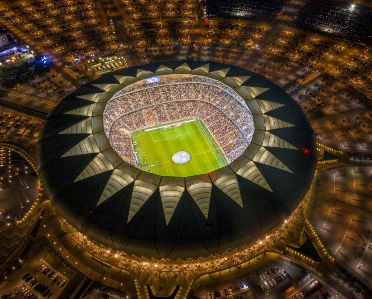 اكتشف سحر جدة السياحي وتذوّق أشهى الأطباق خلال زيارتك لحضور كلاسيكو الهلال والاتحاد في يوم التأسيس
