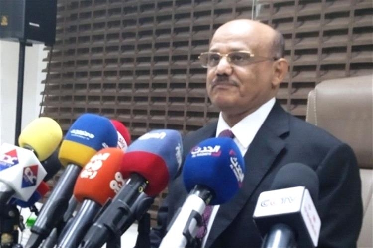 محافظ البنك المركزي: معظم البنوك نقلت مقراتها إلى عدن وتعهدت بقطع علاقاتها مع الحوثيين