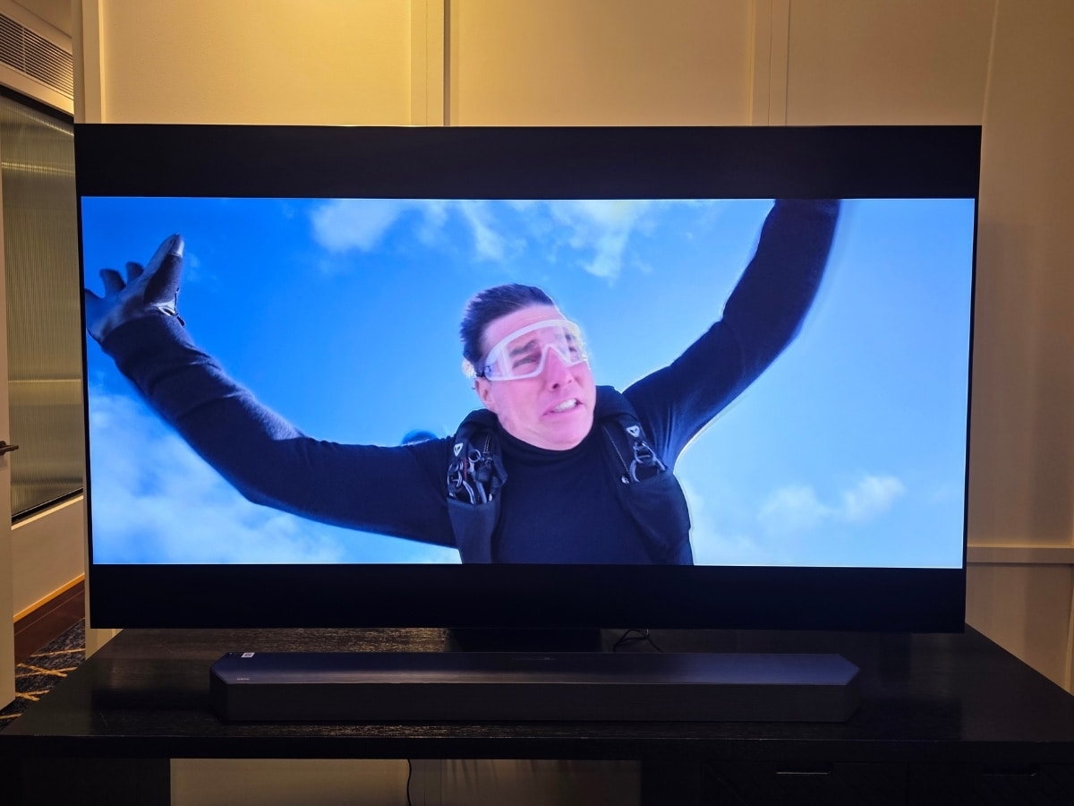 Samsung OLED S95F 83-Inch TV Review: A Big, Bright, Beautiful Blade of Glass