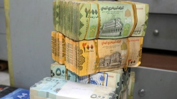 اخبار اليمن : تحذير من خطورة لجوء الحكومة اليمنية إلى طباعة كمية جديدة من العملة