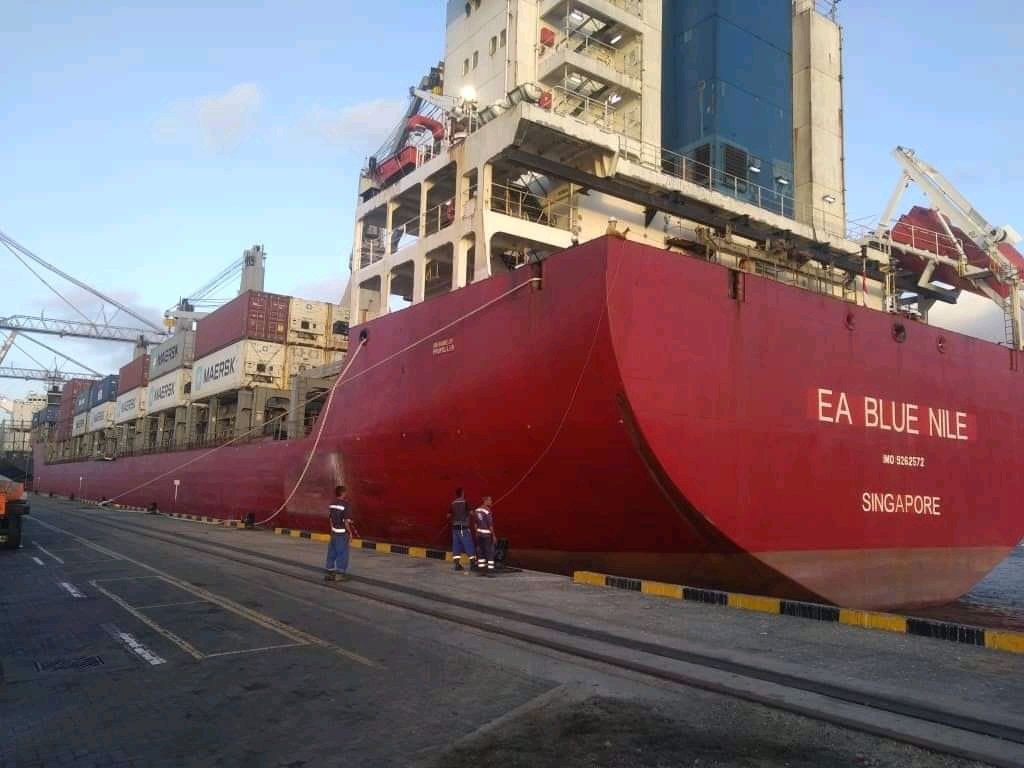 من 750 الى 2700.. قرار حكومي قريب برفع سعر الدولار الجمركي واستثناء هذه السلع